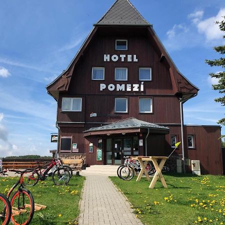 Hotel Pomezi Cínovec Exterior foto