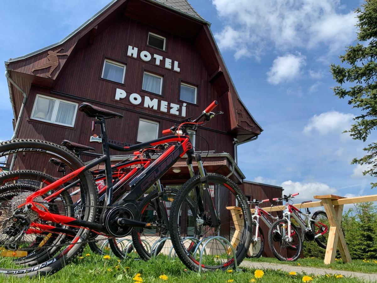 Hotel Pomezi Cínovec Exterior foto